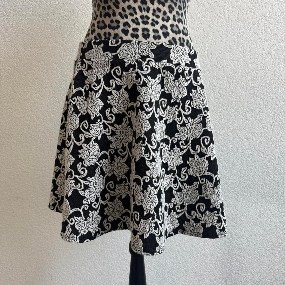 Joe B by Joe Benbasset black & white floral skirt
